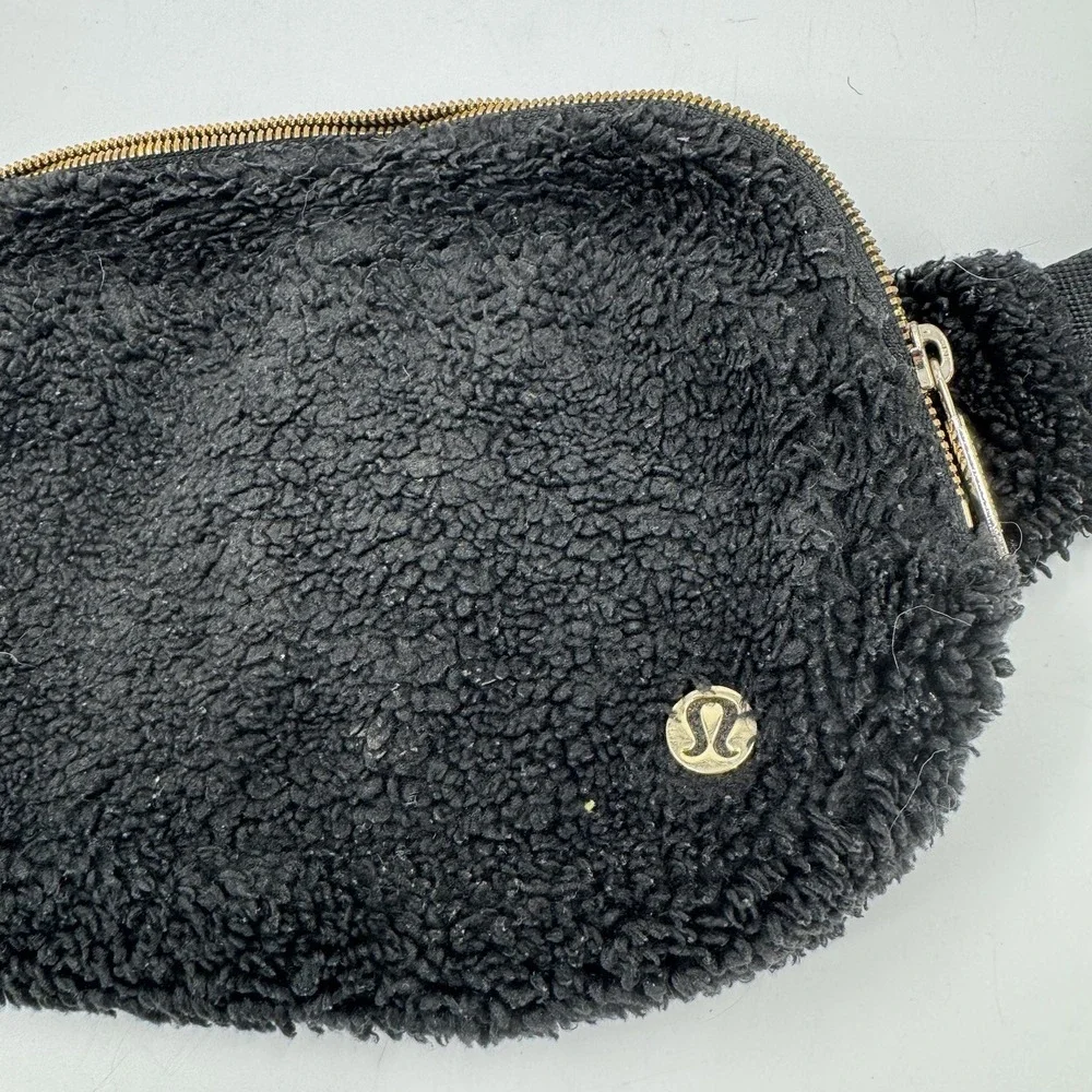 Lululemon Everywhere Fleece Belt Bag Black Sherpa Gold Hardware Adjustable Strap